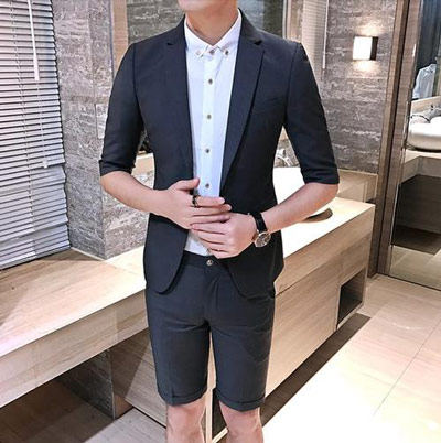 中袖西服怎么搭配？中袖西服里面穿什么？2